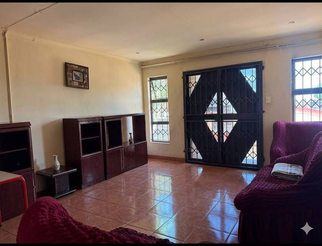 2 BEDROOM HOUSE FOR SALE IN GEELHOUTPARK